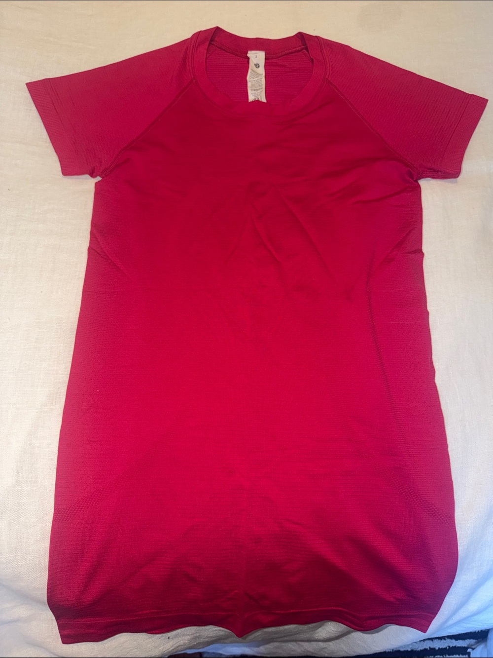 Lululemon Swiftly Tech Short Sleeve Size 2 Magenta